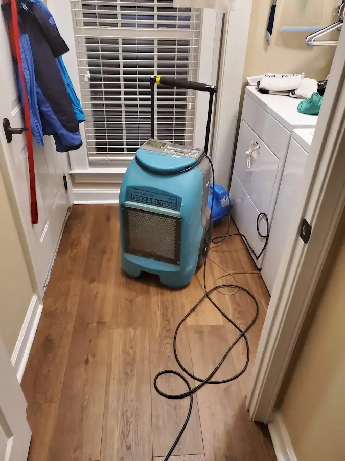 Commercial dehumidifier deployed for Crawl Space Restoration in Lincoln
